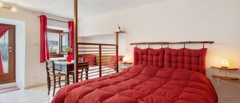 Iron/ironing board, bed sheets