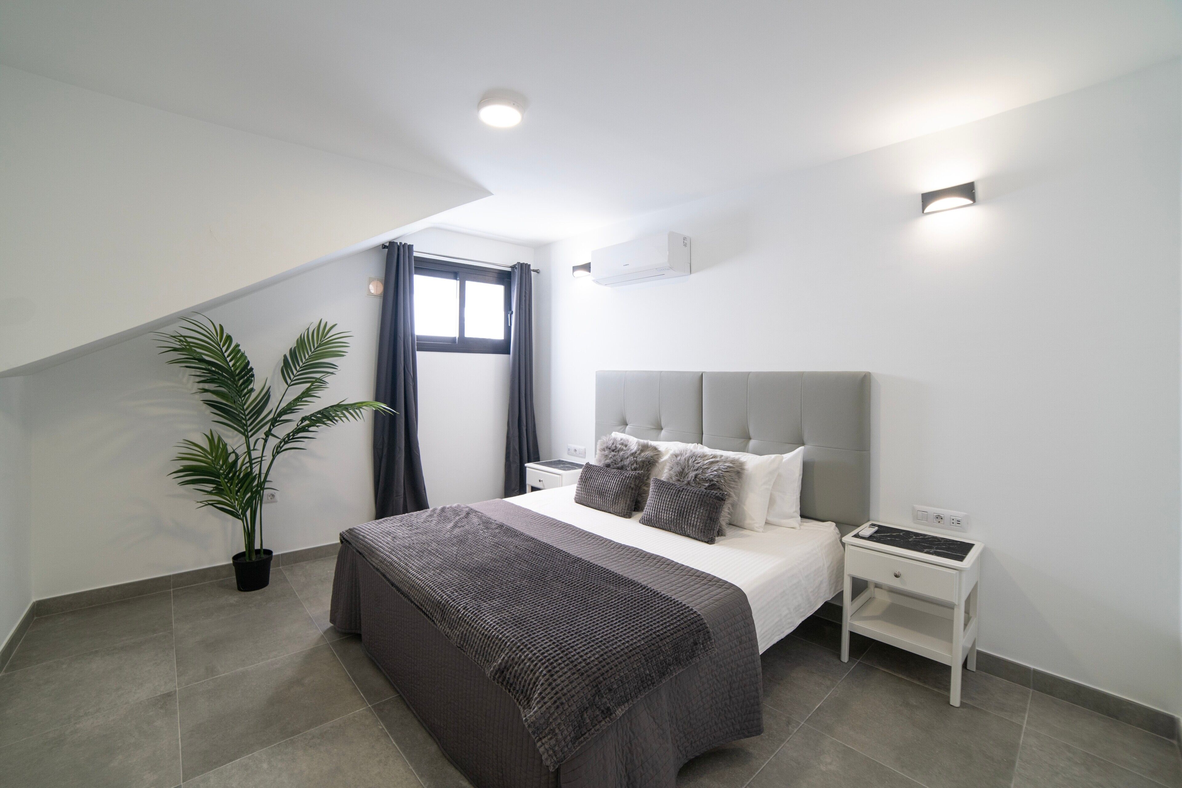 5 bedrooms, iron/ironing board, free WiFi, bed sheets