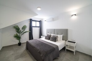 5 bedrooms, iron/ironing board, free WiFi, bed sheets