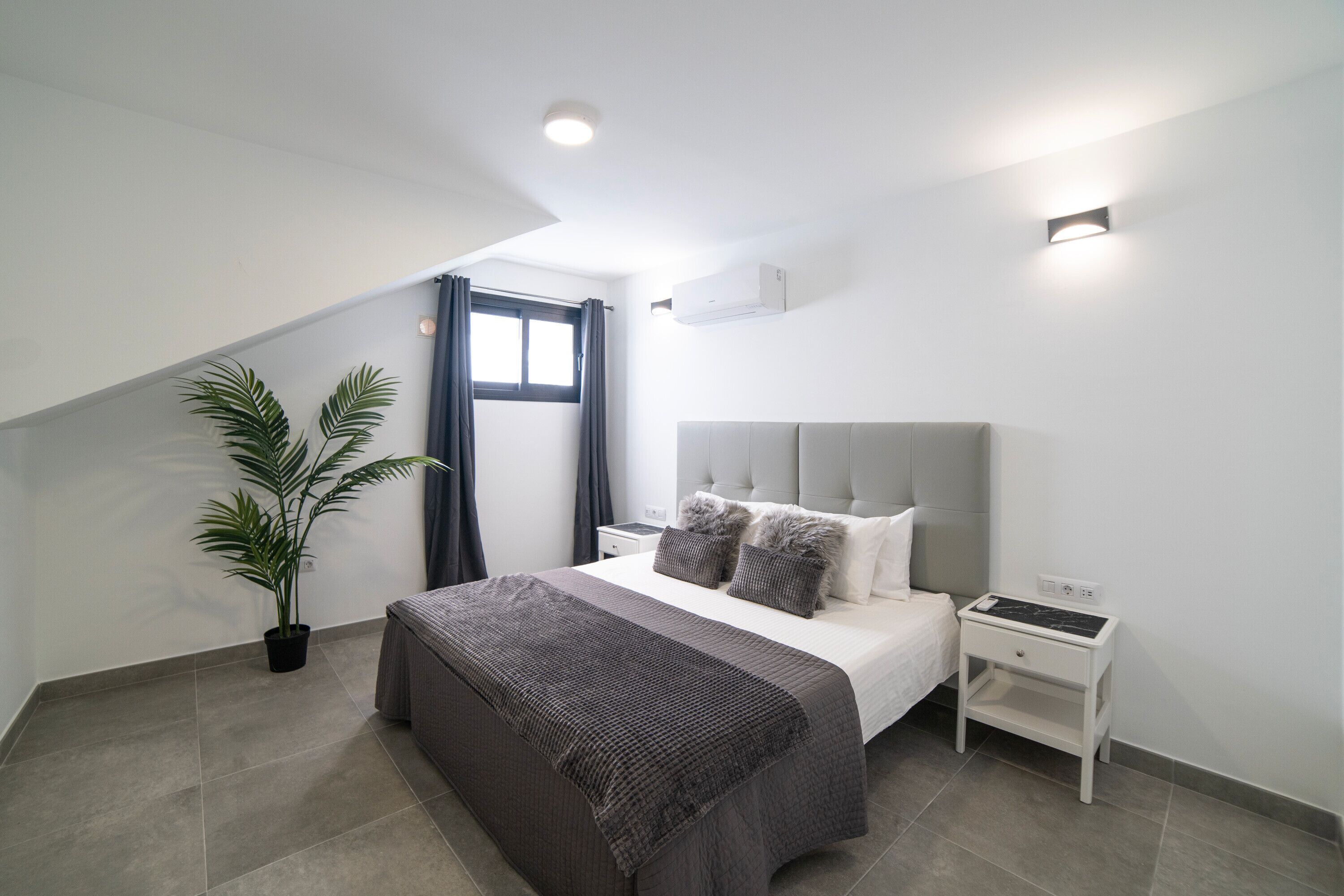 5 habitaciones, tabla de planchar con plancha y wifi gratis 