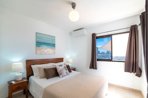 5 bedrooms, iron/ironing board, free WiFi, bed sheets - Vacation Villa 'Velero' with Sea View, Wi-Fi and Air Conditioning (Playa Blanca)