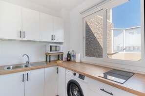 Fridge, microwave, stovetop, coffee/tea maker