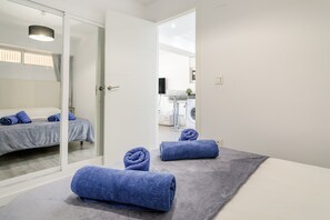 1 bedroom, iron/ironing board, free WiFi, bed sheets - Apartment 'Boliche' with Shared Pool, Wi-Fi and Air Conditioning (Alicante (Alacant))