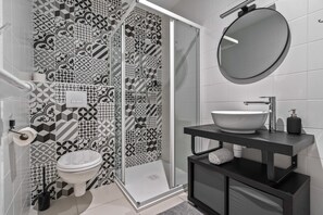 Ducha, secador de pelo, toallas