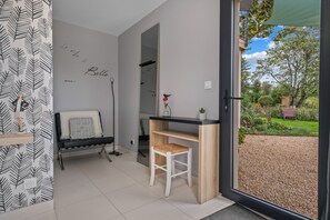 Interior - Room 'Chambre Graphique' with Private Terrace, Wi-Fi and Air Conditioning (Chozeau)