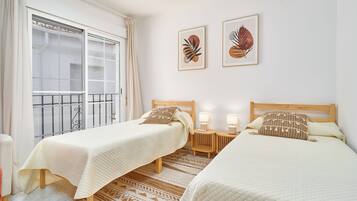 2 slaapkamers, een strijkplank/strijkijzer, gratis wifi, beddengoed