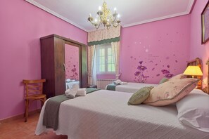 3 chambres, fer et planche à repasser, Wi-Fi gratuit, draps fournis