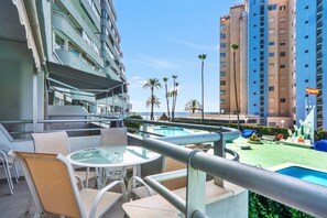 Outdoor dining - Apartment 'Aguamarina C' with Sea View, Wi-Fi and Air Conditioning (Calpe)