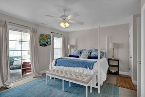 4 slaapkamers, een strijkplank/strijkijzer, reisbedje, gratis wifi