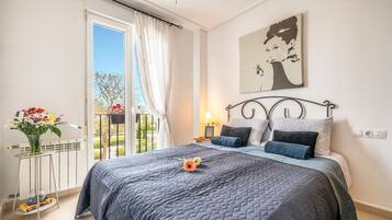 2 bedrooms, iron/ironing board, free WiFi, bed sheets