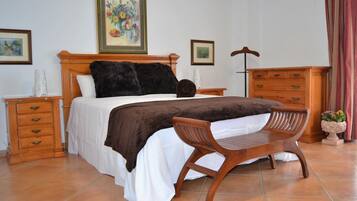 4 chambres, fer et planche à repasser, Wi-Fi gratuit, draps fournis