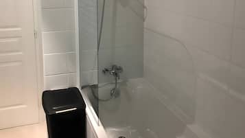Douche, serviettes fournies
