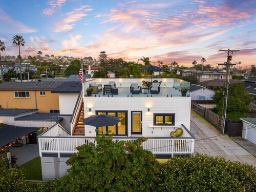 Brand New, Ocean/City Views, 2 Decks, AC, Parking!