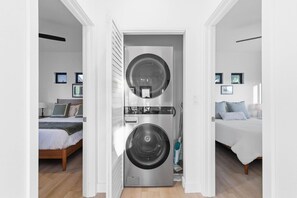 Bureau, fer et planche à repasser, Wi-Fi gratuit, draps fournis