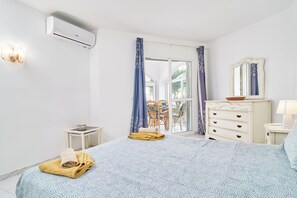 3 bedrooms, iron/ironing board, free WiFi, bed sheets - Apartment 'Alina' with Sea View, Wi-Fi and Air Conditioning (Nerja)