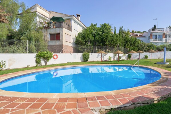 Pool - Apartment 'Alina' with Sea View, Wi-Fi and Air Conditioning (Nerja)