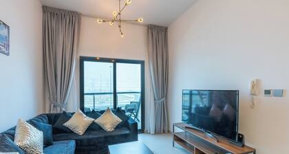 Cozy bed & breakfast in charming Dubai with WiFi,AC, fitness room, swimming pool