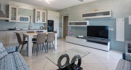 Villa 'La Casa Vacanza Dei Sogni' with Terrace, Wi-Fi and Air Conditioning