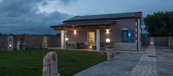 Villa 'La Casa Vacanza Dei Sogni' with Terrace, Wi-Fi and Air Conditioning