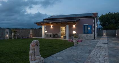 Villa 'La Casa Vacanza Dei Sogni' with Terrace, Wi-Fi and Air Conditioning