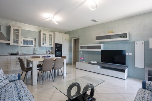 Villa 'La Casa Vacanza Dei Sogni' with Terrace, Wi-Fi and Air Conditioning