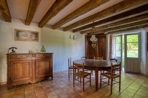 Dining - Le Pigeonnier – Characterful House with Garden and Shared Pool in Dordogne (Mayac)