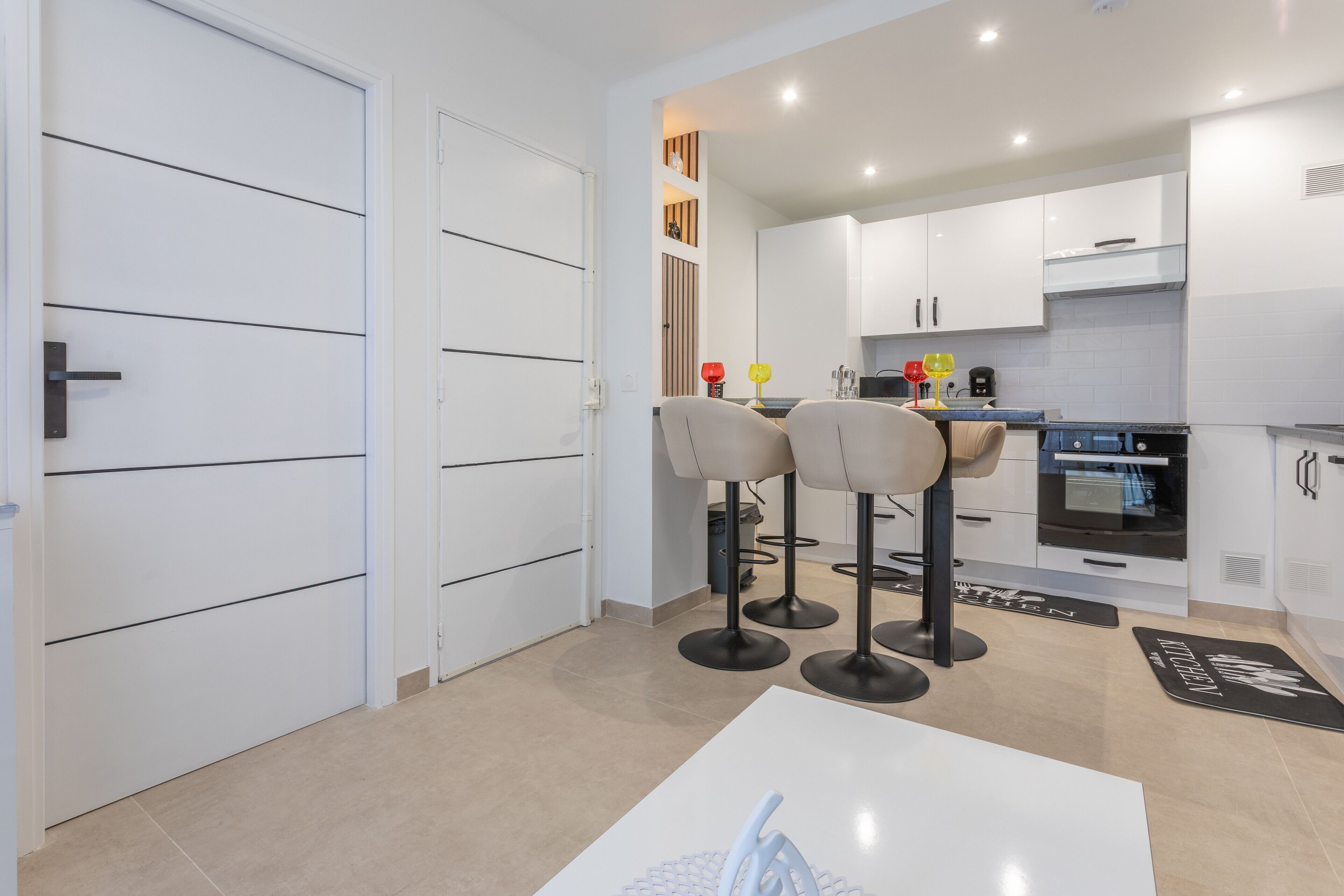 Kühlschrank, Mikrowelle, Ofen, Herdplatte