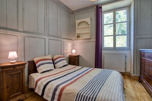 5 soverom, strykejern/-brett, wi-fi (inkludert) og sengetøy