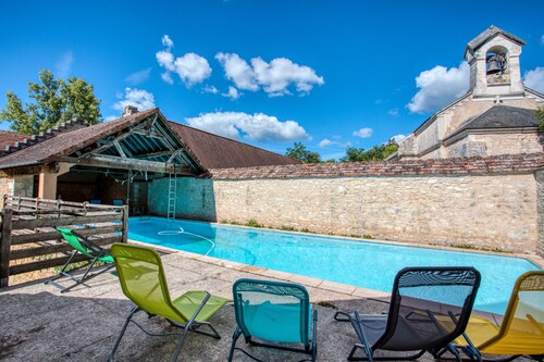 La Petite Cour – Maison spacieuse avec piscine partagée au cœur du Périgord