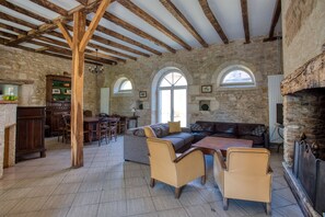 TV, fireplace, ping pong