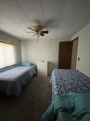 3 bedrooms, WiFi, bed sheets - Dorothy's Hideaway, 3 Bed, 2 Bath, Near Devils Tower National Monument. (Hulett)