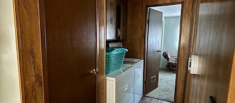 Dorothy's Hideaway, 3 Bed, 2 Bath, Near Devils Tower National Monument.