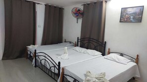 5 habitaciones, tabla de planchar con plancha y wifi gratis