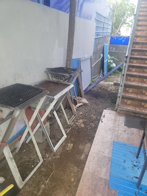 A construction site with metal structures, a blue door, and a staircase. - Relax in budgey Villa with Jacuzzi and private Pool Perfect fr Groups & Families (Grand Baie)