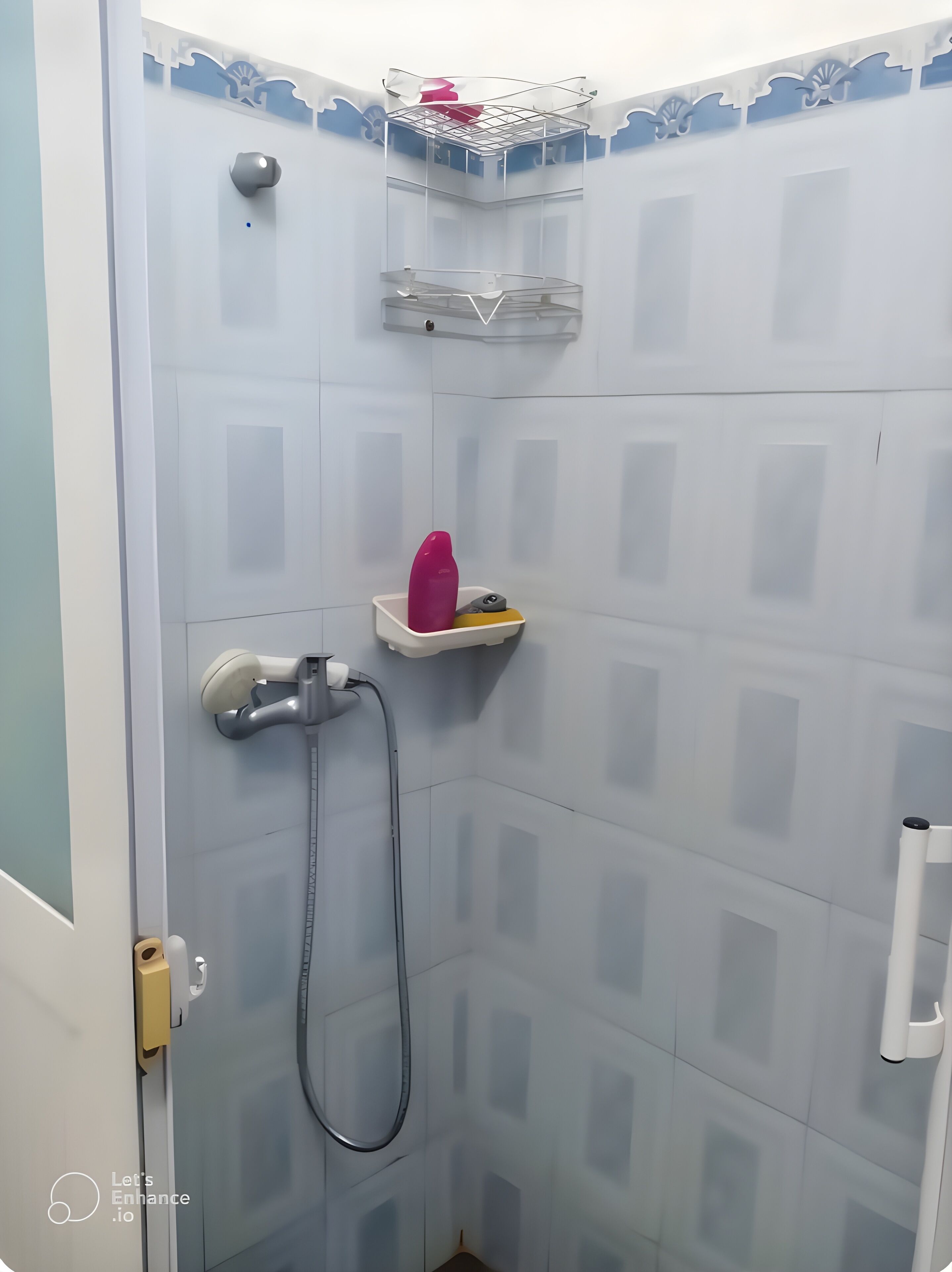 Bidet, toallas, jabón, papel higiénico