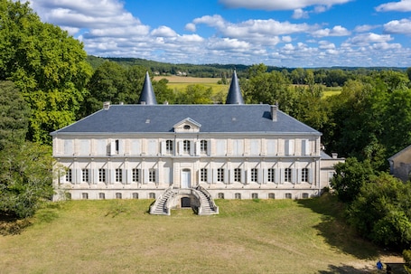 Exterior. The East Wing – Historic Elegance and Modern Comfort at Château de Mayac with Shared Pool