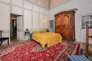 5 عدّة غرف نوم ومكواة/لوح كي وواي فاي مجانًا وملاءات أسرّة