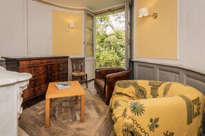 Interior - The East Wing – Historic Elegance and Modern Comfort at Château de Mayac with Shared Pool (Mayac)