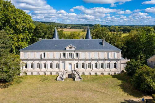 Die Ostflügel – Historische Eleganz und moderner Komfort im Château de Mayac mit Gemeinschaftspool