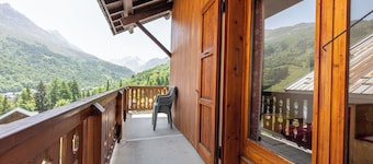 Apartamento 'Les Arolles N°G54' con vistas a la montaña, piscina privada y terraza privada