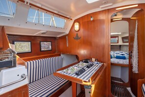 2 bedrooms, free WiFi, bed sheets - Boat 'En El Corazón Del Puerto' with Sea View, Wi-Fi and Air Conditioning (El Puerto de Santa María)