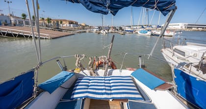 Boat 'En El Corazón Del Puerto' with Sea View, Wi-Fi and Air Conditioning