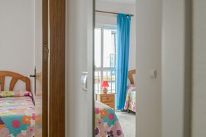 1 habitación, tabla de planchar con plancha, wifi gratis y ropa de cama 