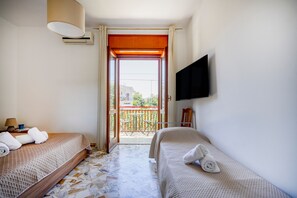 1 chambre, fer et planche à repasser, accès au Wi-Fi (inclus)