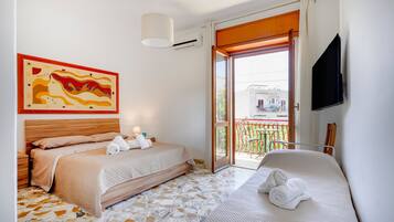 1 habitación, tabla de planchar con plancha, wifi gratis y ropa de cama