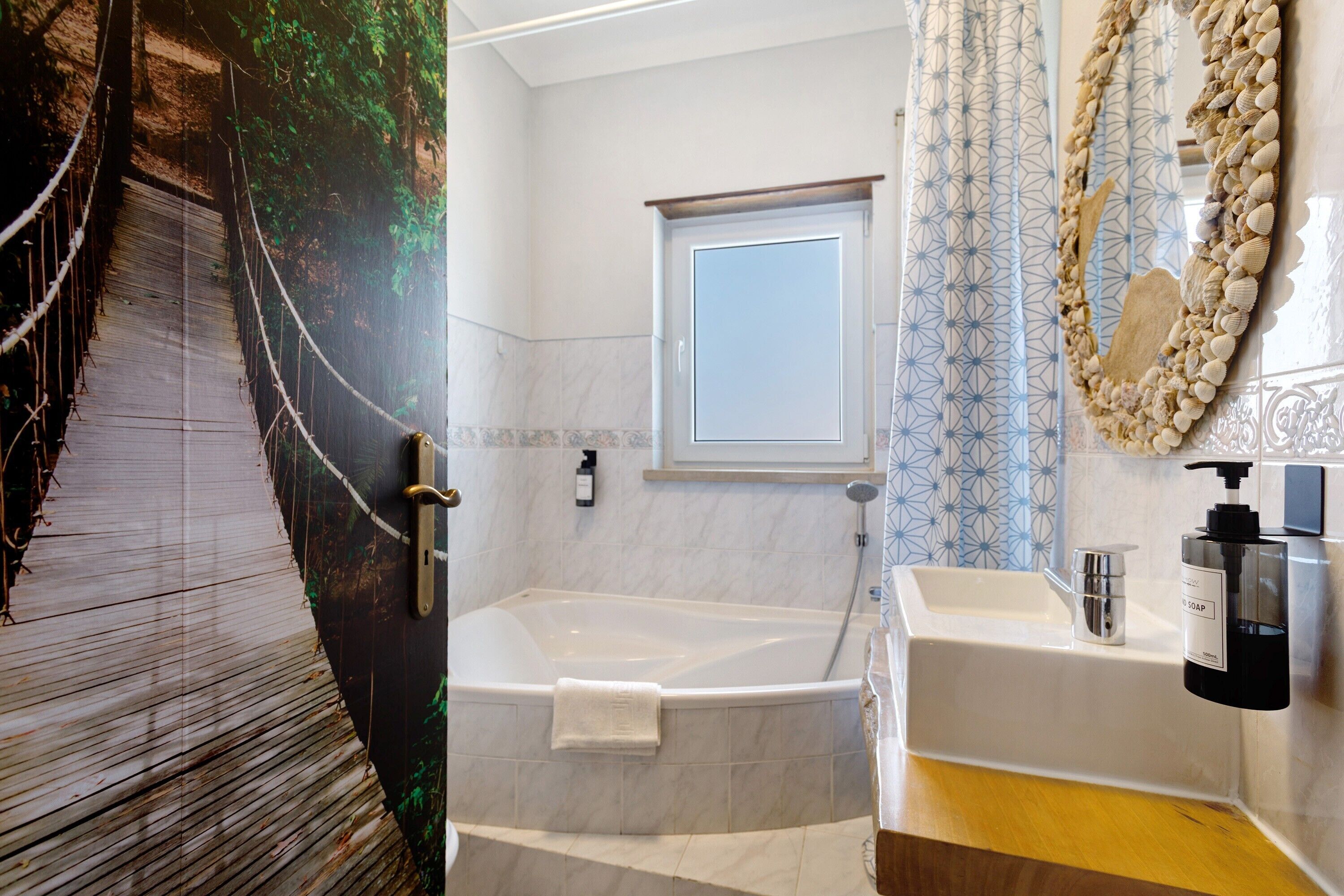 Shower, towels