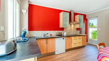 KylskÄp, mikrovÄgsugn, ugn och spishÀll