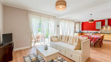 Télévision, chaîne hi-fi