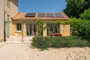 Exterior - Holiday Home 'Le Secret D'hestia' with Shared Pool, Wi-Fi and Air Conditioning (Bollène)