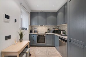 Fridge, microwave, oven, stovetop